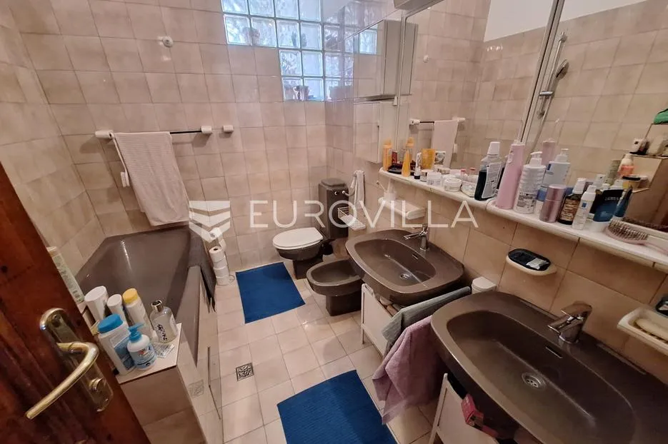 karlovac, centar, stan 231 m², odlična lokacija - slika 11
