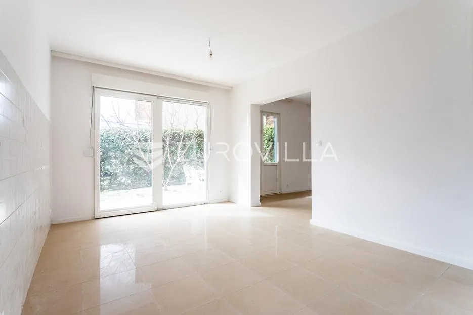 podstrana, kuća s četiri stambene jedinice u blizini mora, 340m2 - slika 20