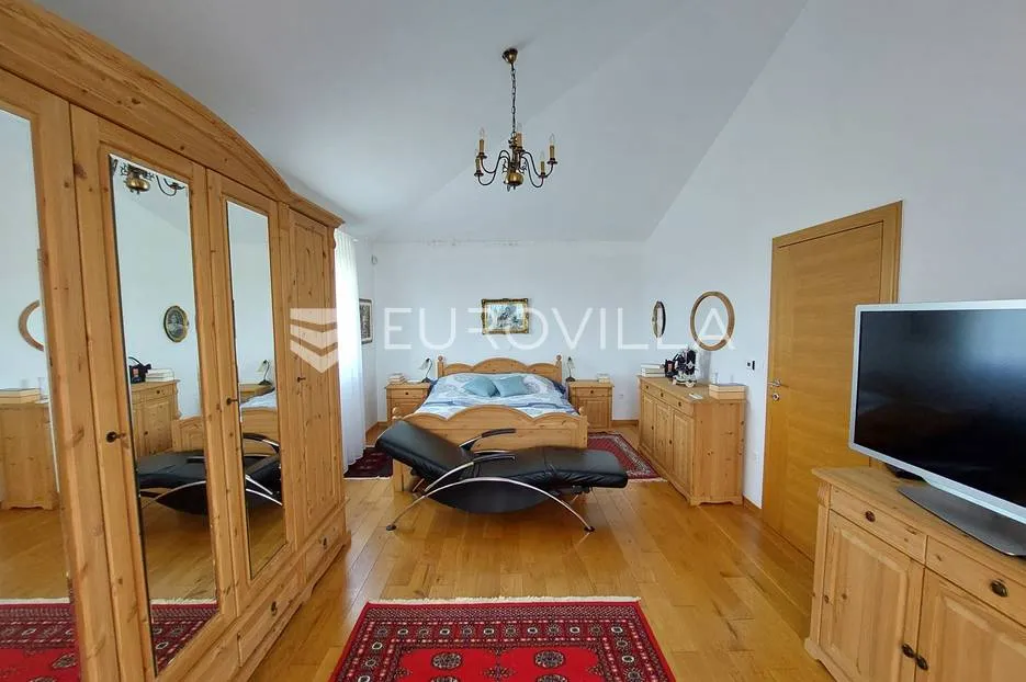 galižana, kuća s predivnom okućnicom i bazenom - slika 32