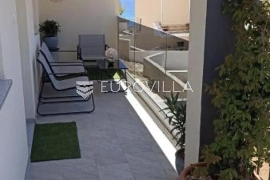sevid, moderna dvojna kuća 280 m² s četiri stambene jedinice, 30 m od mora - slika 8