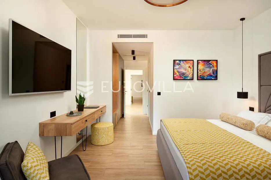 trogir - marina, luksuzna vila s vanjskim, grijanim bazenom - slika 13