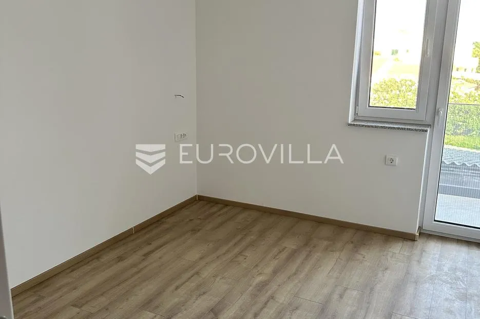 pašman, neviđane, moderna kuća u novogradnji s tri odvojena stana prvi red uz more - slika 21
