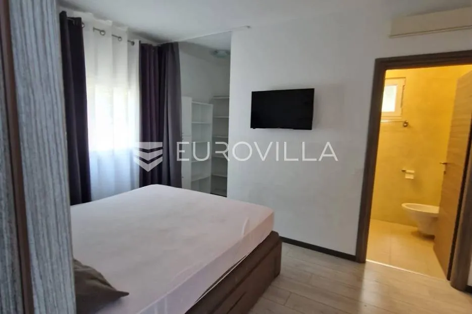 svetvinčenat, prizemnica s bazenom u mirnom naselju - slika 27