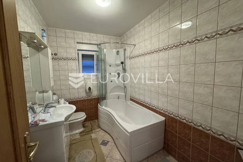 đakovo, centar, luksuzna kuća 470 m2 na izuzetnoj lokaciji - slika 28