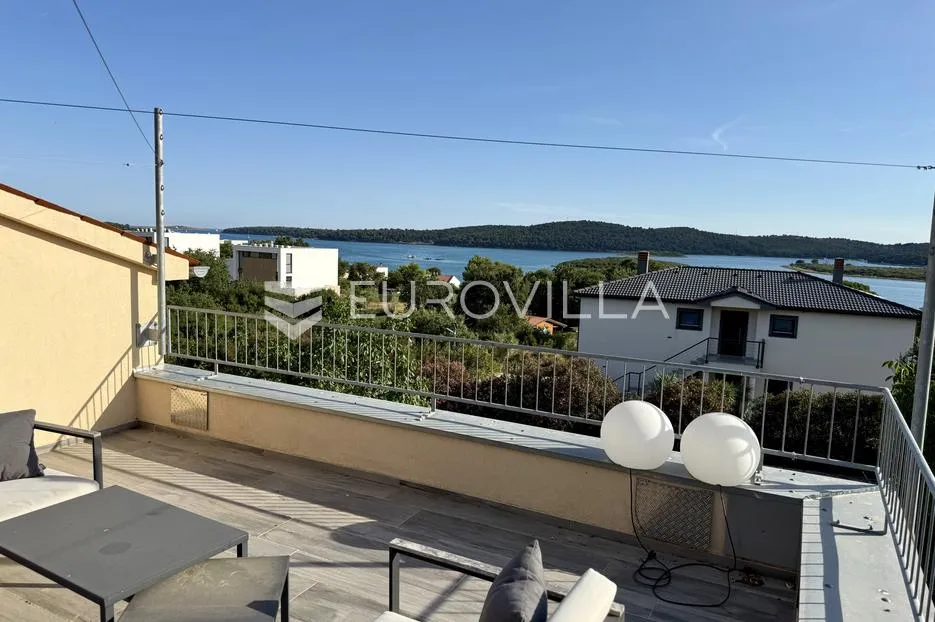 medulin, kuća s bazenom, dvije krovne terase i panoramskim pogledom na more - slika 22