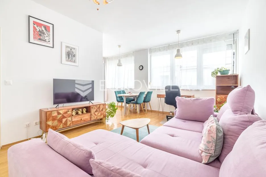 Zagreb, Donji grad, moderan dvosoban stan garažno mjesto, 64 m²