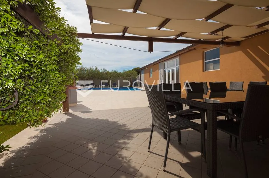 istra, banjole, prostrana stambeno poslovna kuća za odmor, 750 m², parcela 1370 m² - slika 16