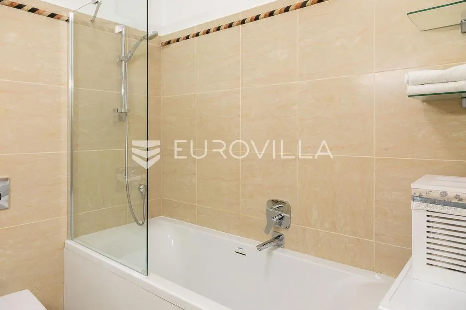 split, firule, luksuzan dvosoban stan 82m2, parking, do 1.6.2026. - slika 13
