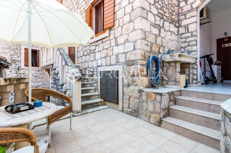 otok brač, kamena kuća s restoranom na vrhunskoj lokaciji - slika 23