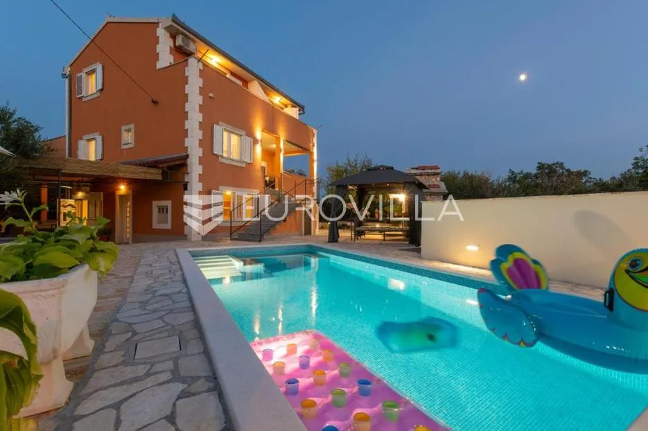 zečevo rogozničko, prekrasna apartmanska kuća s bazenom, 236 m² - slika 1