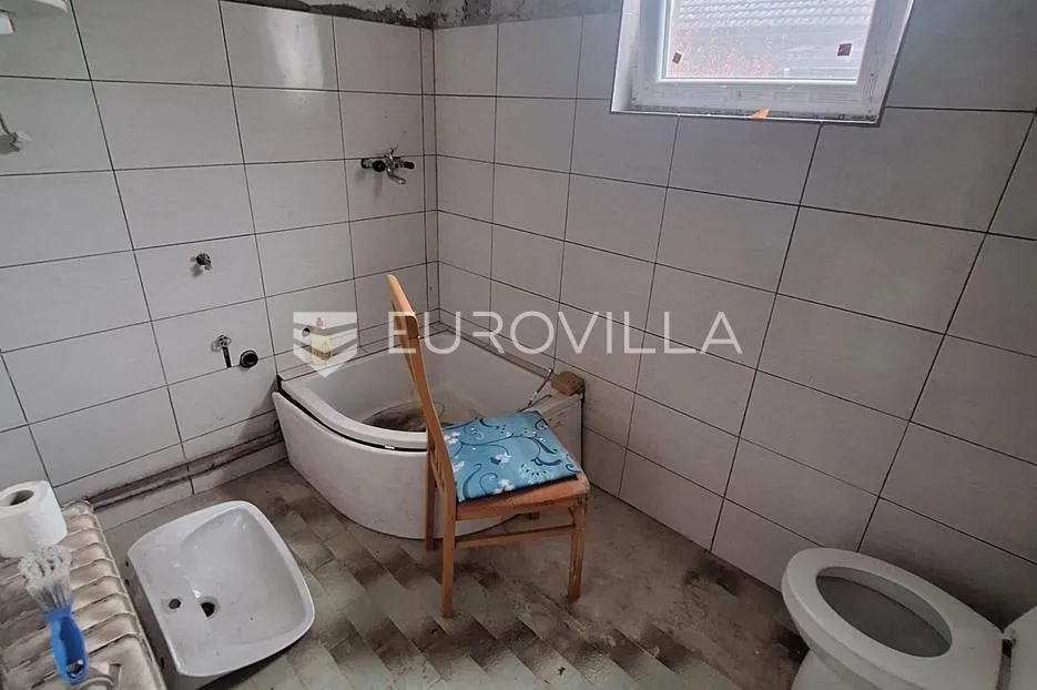 duga resa, gornje mrzlo polje mrežničko, kuća 250 m², 150 m do mrežnice - slika 5