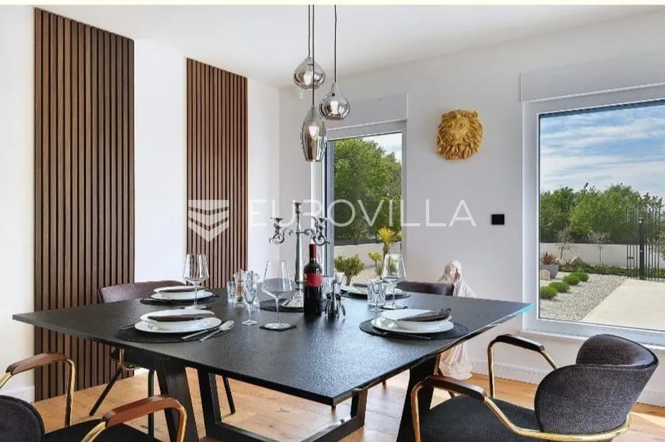 istra, krnica, prekrasna moderna vila od 135 m² na velikoj uređenoj okućnici - slika 10
