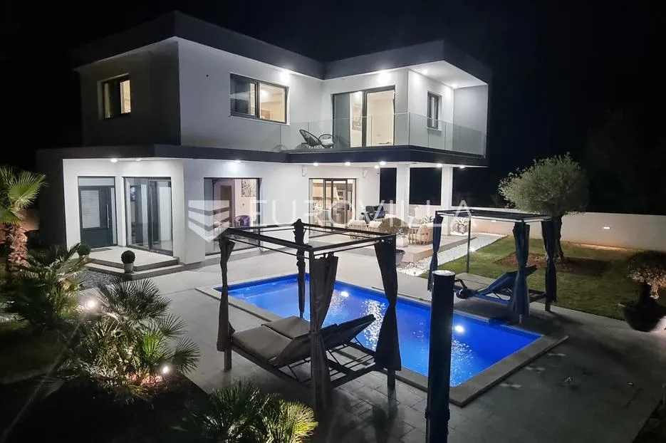 istra, svetvinčenat, moderna vila nkp 160 m2 s bazenom okružena zelenilom u mirnom naselju - slika 22
