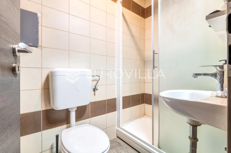 zagreb, kvatrić, dva odvojena prizemna stana 65 m² - slika 4
