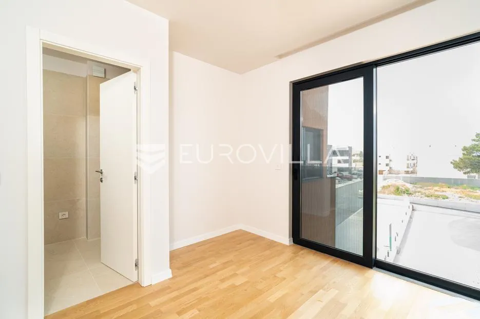 zadar, privlaka, luksuzni dvosoban stan 1. red do mora, 114,01 m² - slika 9