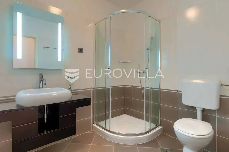 medulin, pomer, moderna samostojeća kuća 400 m² s bazenom u blizini mora - slika 25