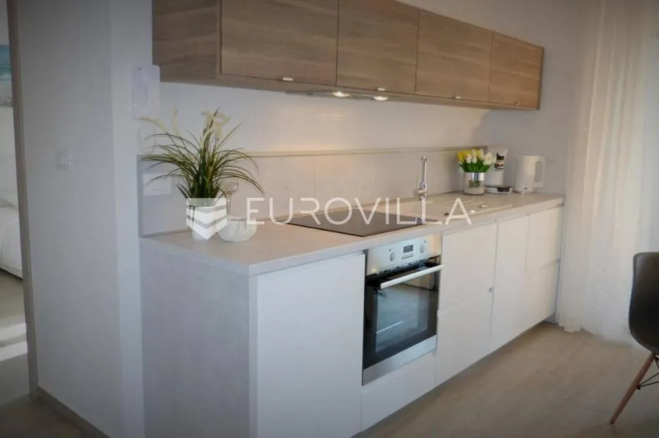 premantura, kuća s četiri apartmana i bazenom - slika 16