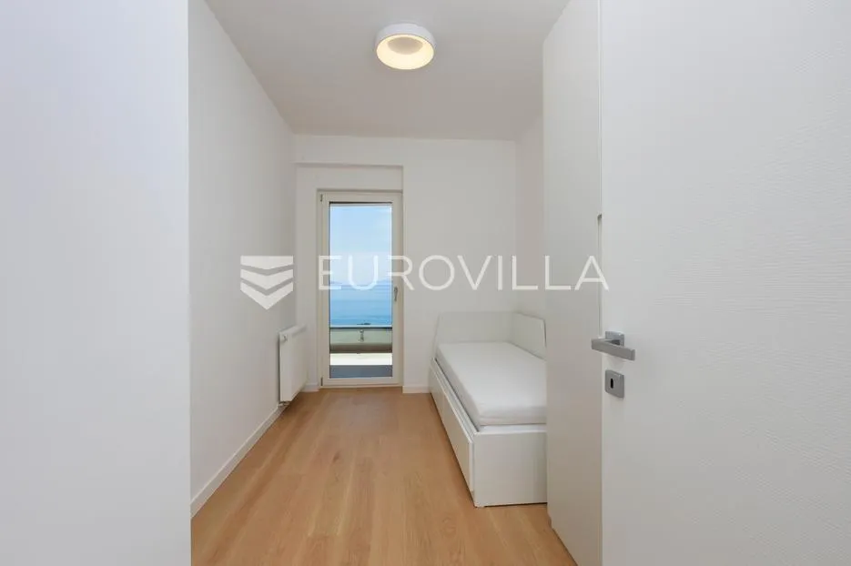rijeka, kantrida, najam, trosoban stan 75 m², novogradnja, pogled na more - slika 12