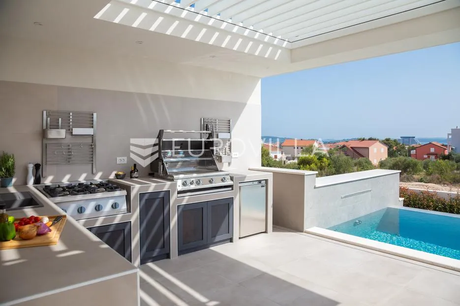 vodice, moderna vila s bazenom i pogledom na more, 332,92 m² - slika 49