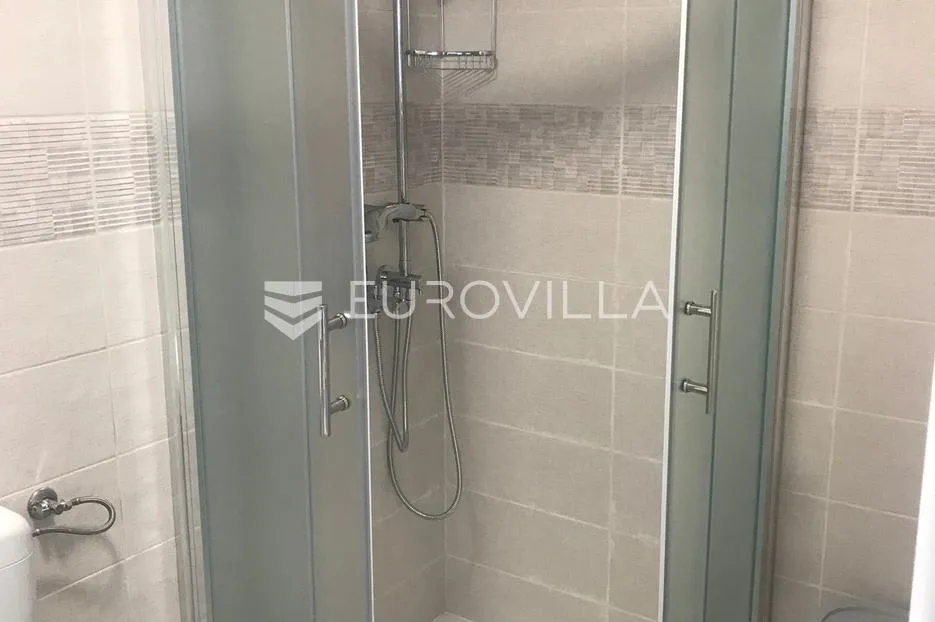 zagreb, amruševa, šesterosoban stan površine 129 m² - slika 31