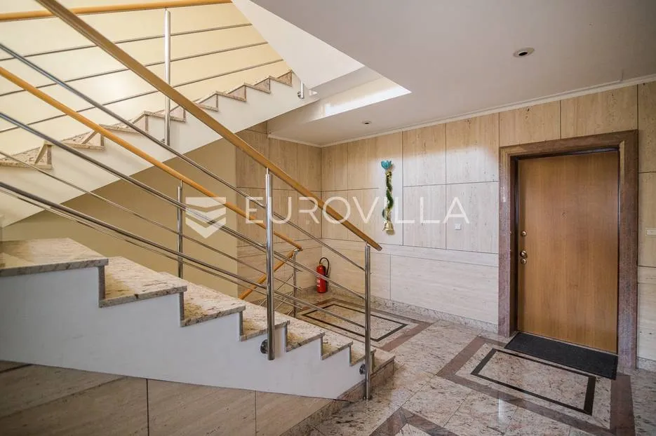 zagreb, pantovčak, peterosoban stan s neto korisnom površinom od 301 m² - slika 26