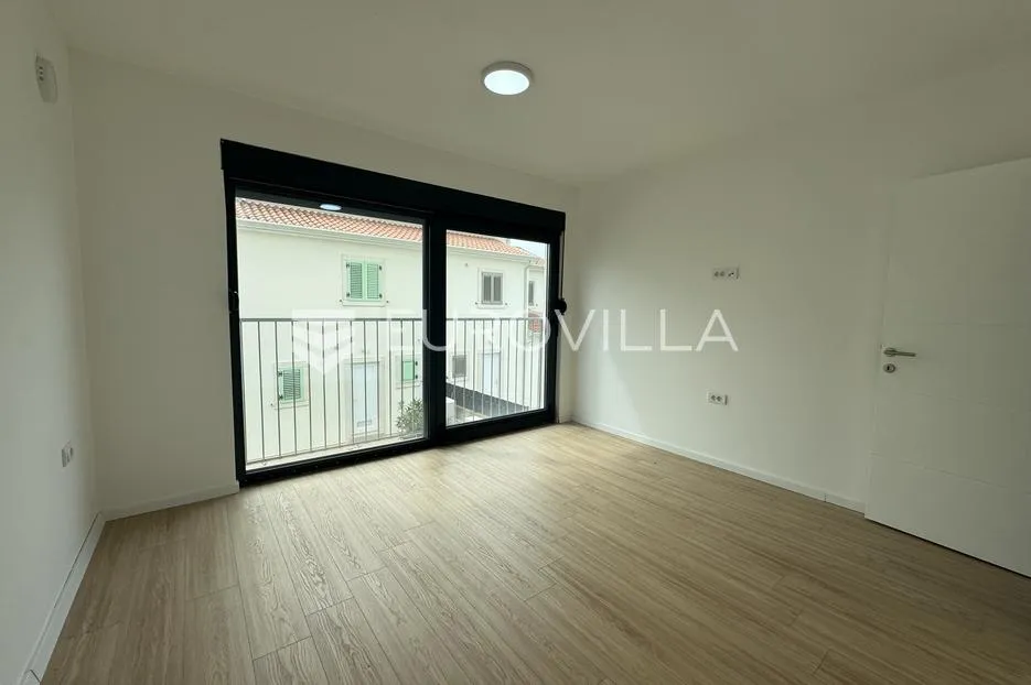 istra, poreč, dvojna kuća 168 m² s 4 spavaće sobe i 3 parkirna mjesta - slika 10