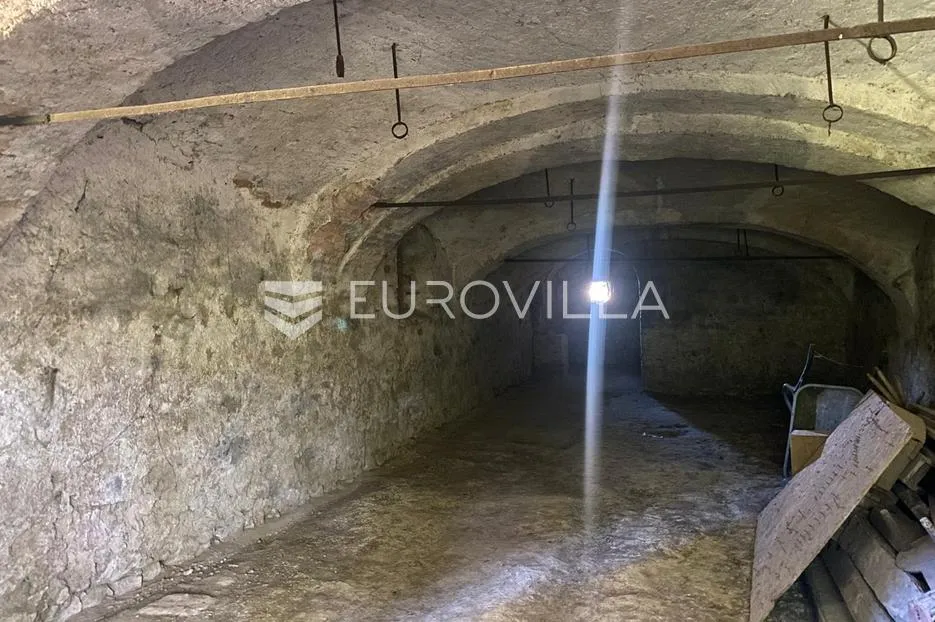 gornja rijeka, pofuki, povijesna kurija - slika 9