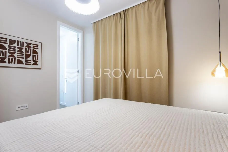 vodice, luksuzna vila s bazenom, novogradnja, parcela 480 m² - slika 22