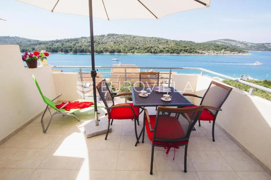 kaprije, prekrasna kuća s apartmanima, 180 m² - slika 3