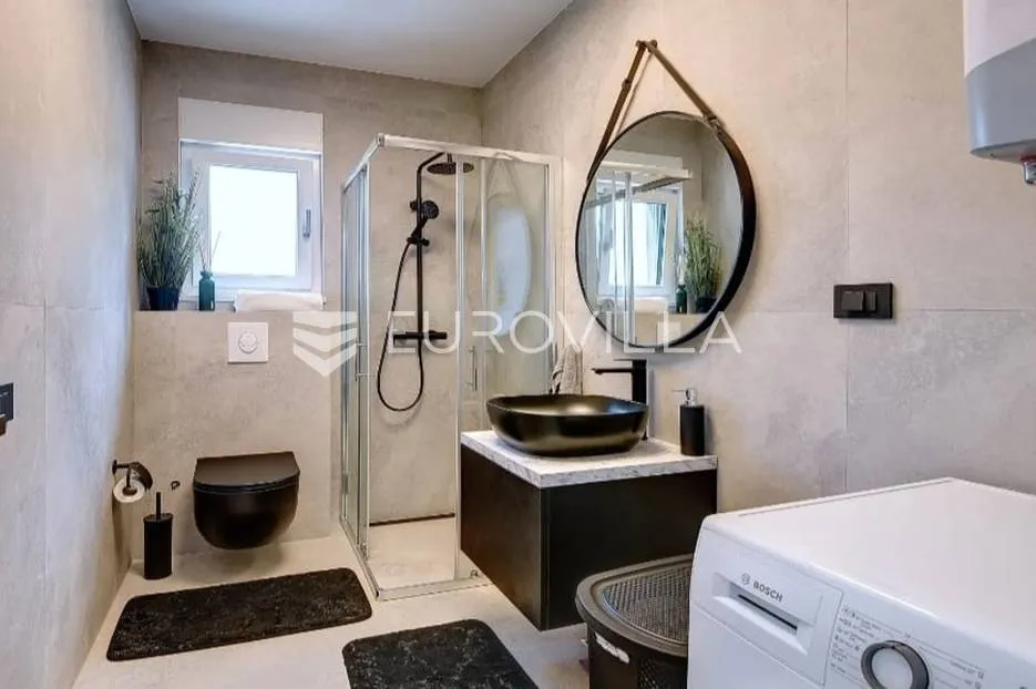 istra, krnica, prekrasna moderna vila od 135 m² na velikoj uređenoj okućnici - slika 23