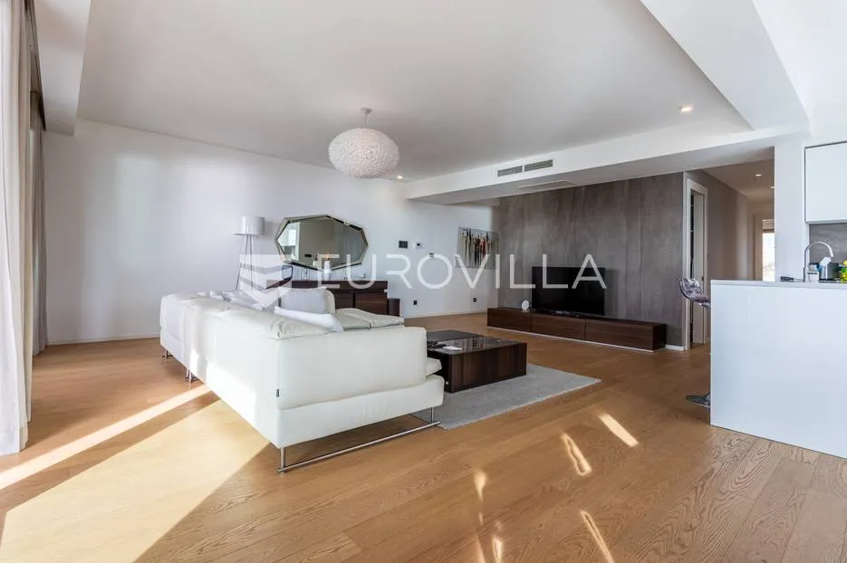 split, luksuzan i prostran stan u zgradi bel etage 160 m² - slika 5