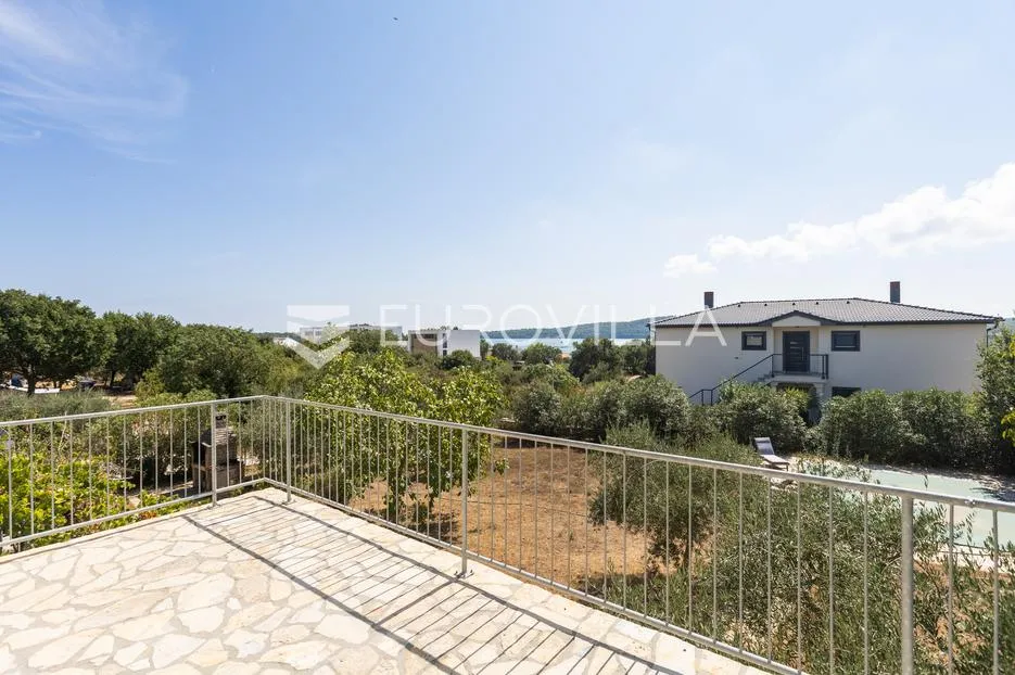 medulin, kuća s bazenom, dvije krovne terase i panoramskim pogledom na more - slika 20