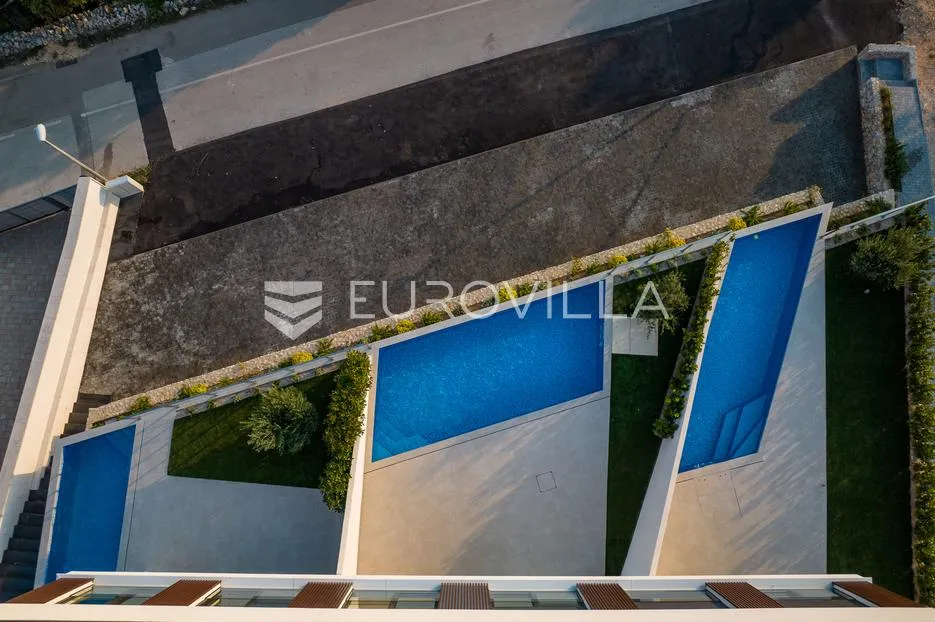 pag, mandre, luksuzno moderna vila 2, u nizu s bazenom i pogledom na more 130 m² - slika 2