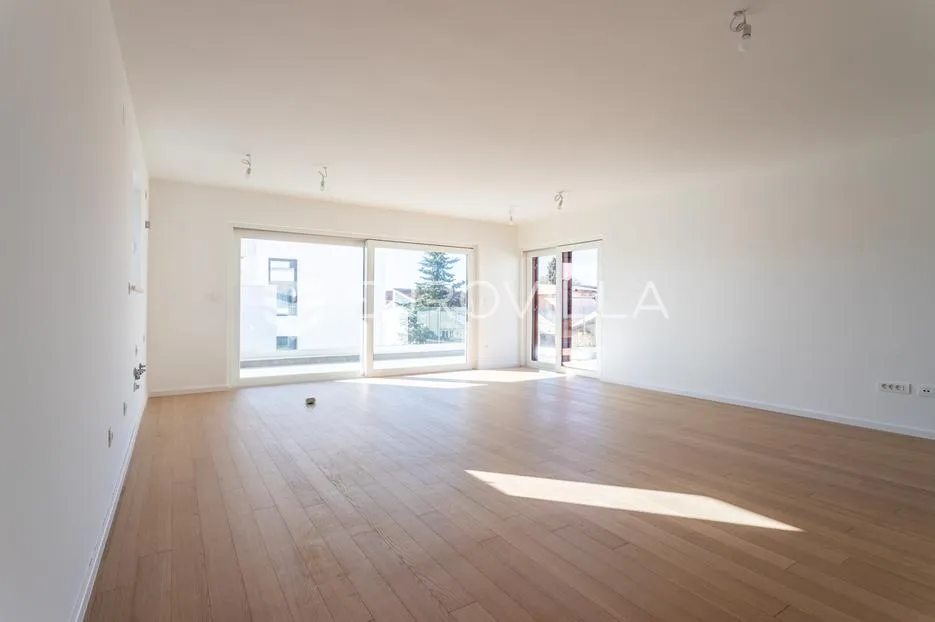 Vodice, NOVOGRADNJA, prostran stan u centru mjesta, 119,95 m²