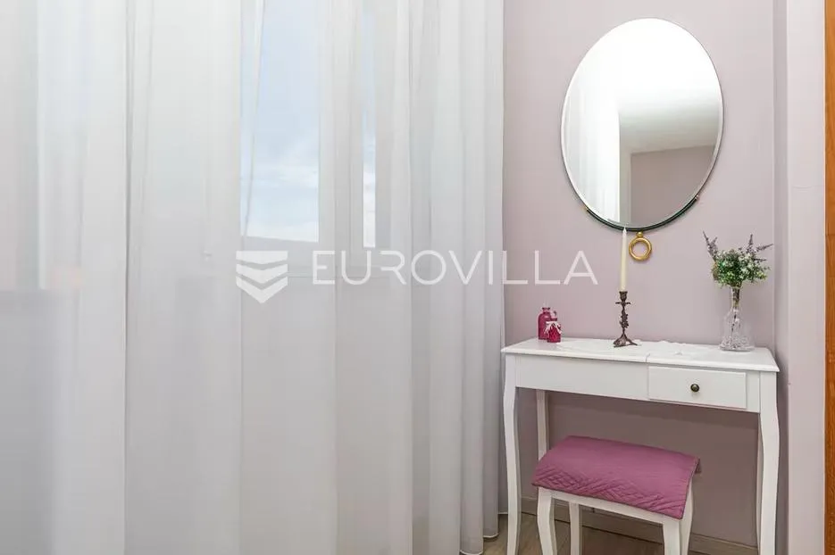 kaštel sućurac, predivna kuća s bazenom u prvom redu do mora - slika 19