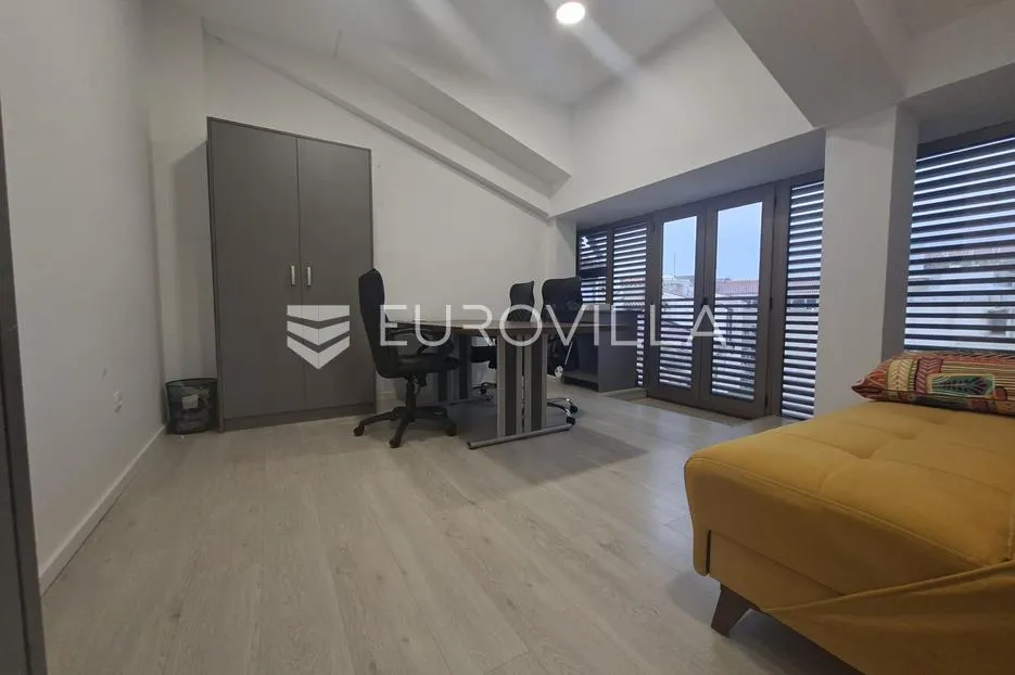 rijeka, centar, uredski prostor 23 m² u zgradi s liftom - slika 2