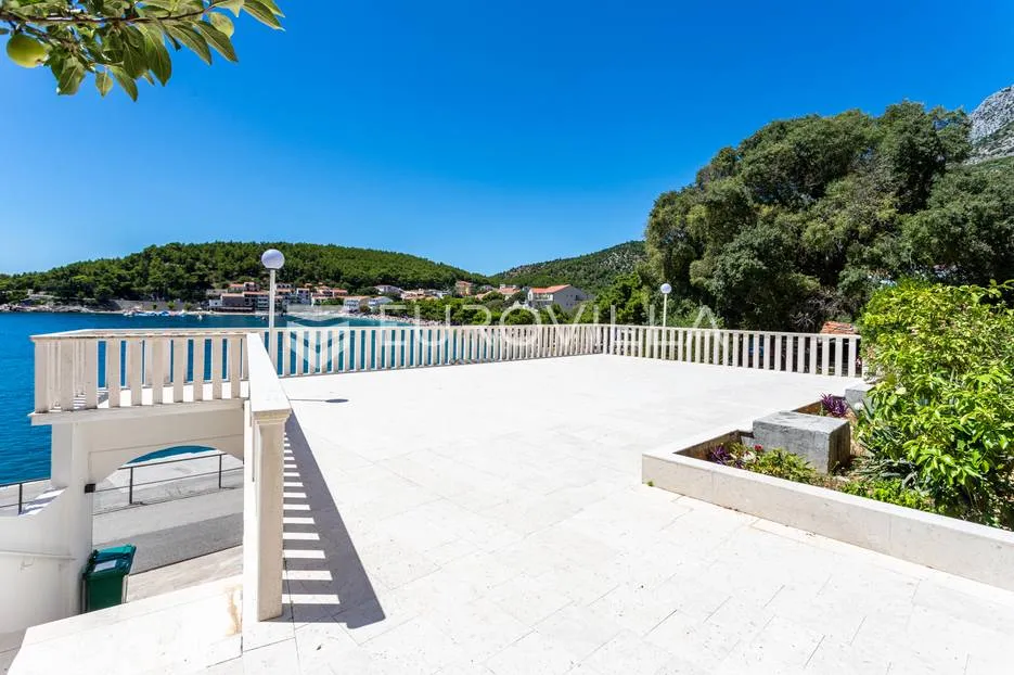 drvenik, makarska rivijera, više apartmanska kuća prvi red do mora - slika 3