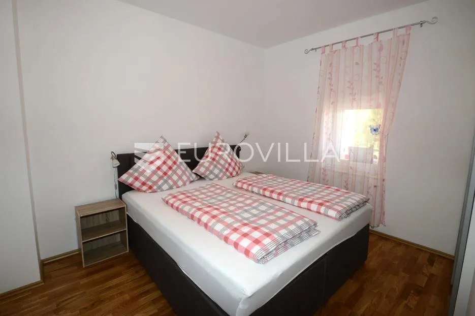 istra, okolica višnjana, apartmanska kuća 500 m² s bazenom i 4 stambene jedinice - slika 26