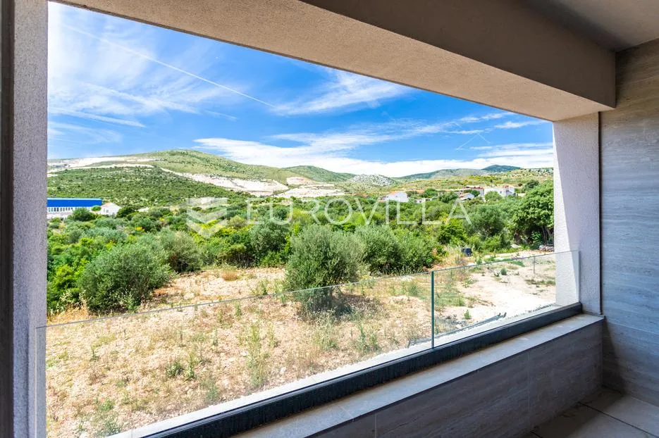 trogir, plano, fantastična vila za dugoročan najam - slika 25