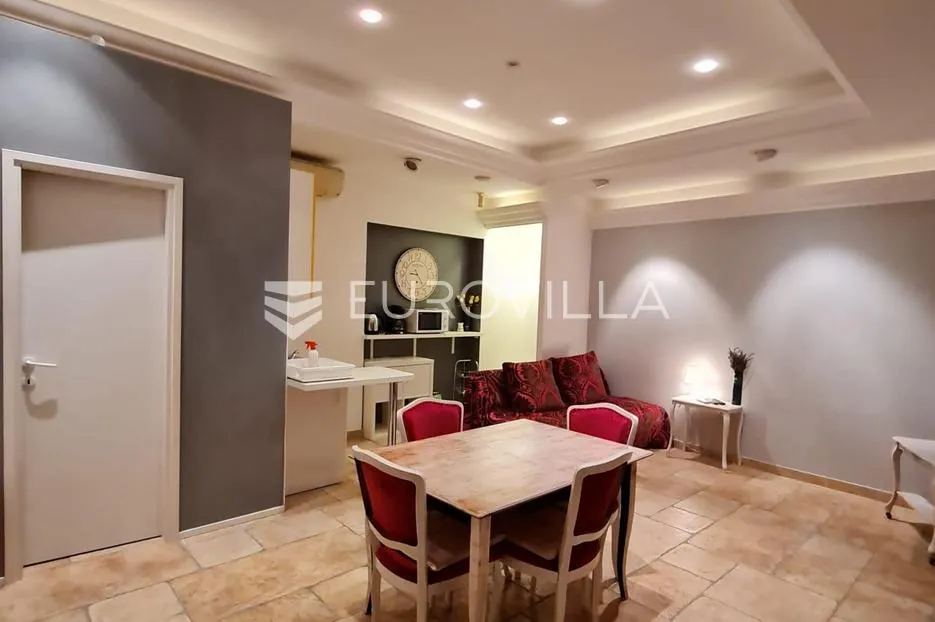 Karlovac, Centar, stan 50 m², renoviran na odličnoj lokaciji - Zvijezda