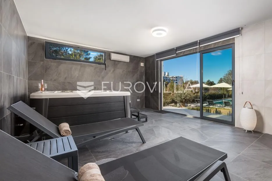 otok krk, malinska, luksuzna vila s dva apartmana u prvom redu do mora - slika 31
