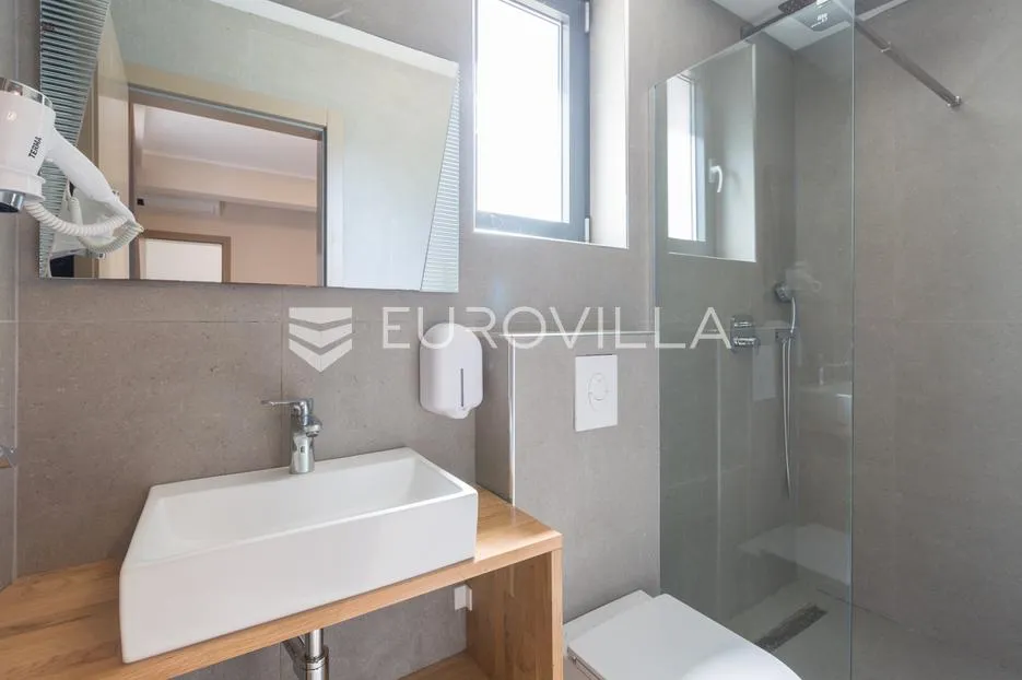 istra, rovinj, vila moderne arhitekture na 300 metara od mora - slika 7