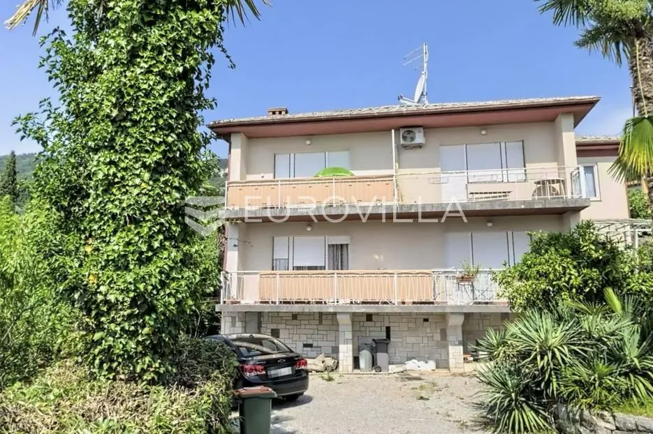 lovran, kuća s dva stana u centru lovrana na zemljištu od 1311 m² - slika 3