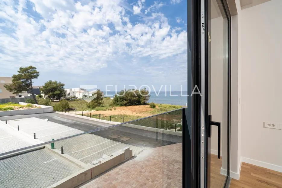 zadar, privlaka, luksuzni dvosoban stan 1. red do mora, 92,80 m² - slika 14
