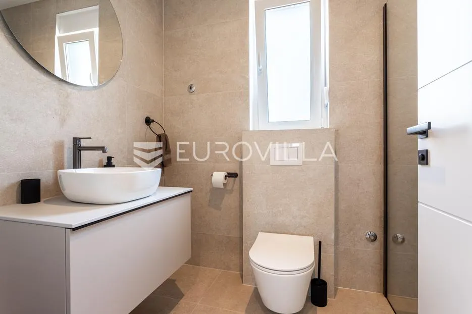 brodarica, moderna vila s bazenom, 283,62 m² - slika 14