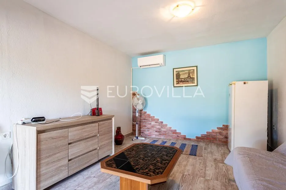 klis, korušce, kuća s okućnicom - slika 5