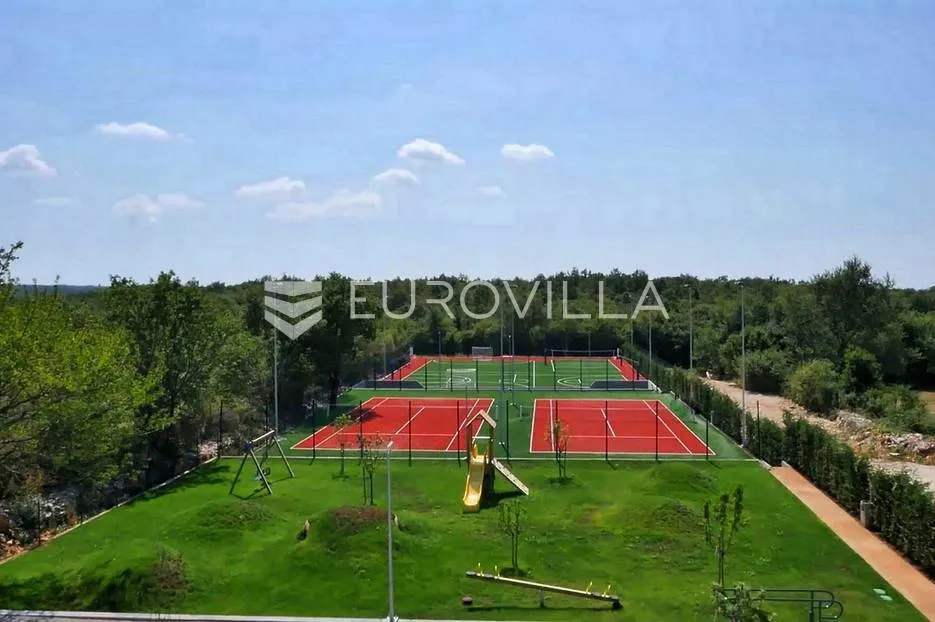 istra, kanfanar, kamena vila s bazenom i sportskim terenima - slika 24