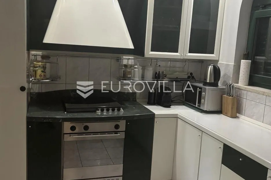 hvar, jelsa, stambeno poslovni kompleks idealan za investiciju - slika 10