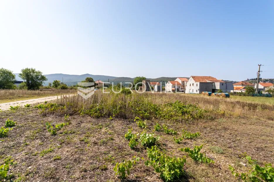 drniš, građevinsko zemljište u samom centru - slika 4