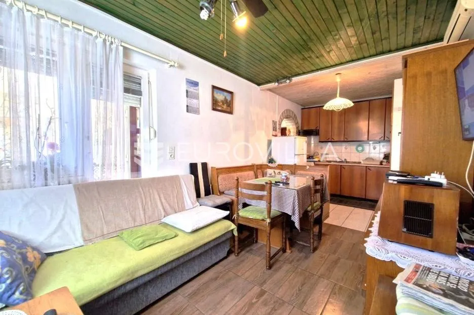 vir, nekretnina na izvrsnoj lokaciji, 40 m od mora, s dva odvojena apartmana - slika 35